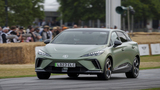 MG presenta a Goodwood la sua tripletta elettrica: Cyberster, MG4 XPOWER e EX4